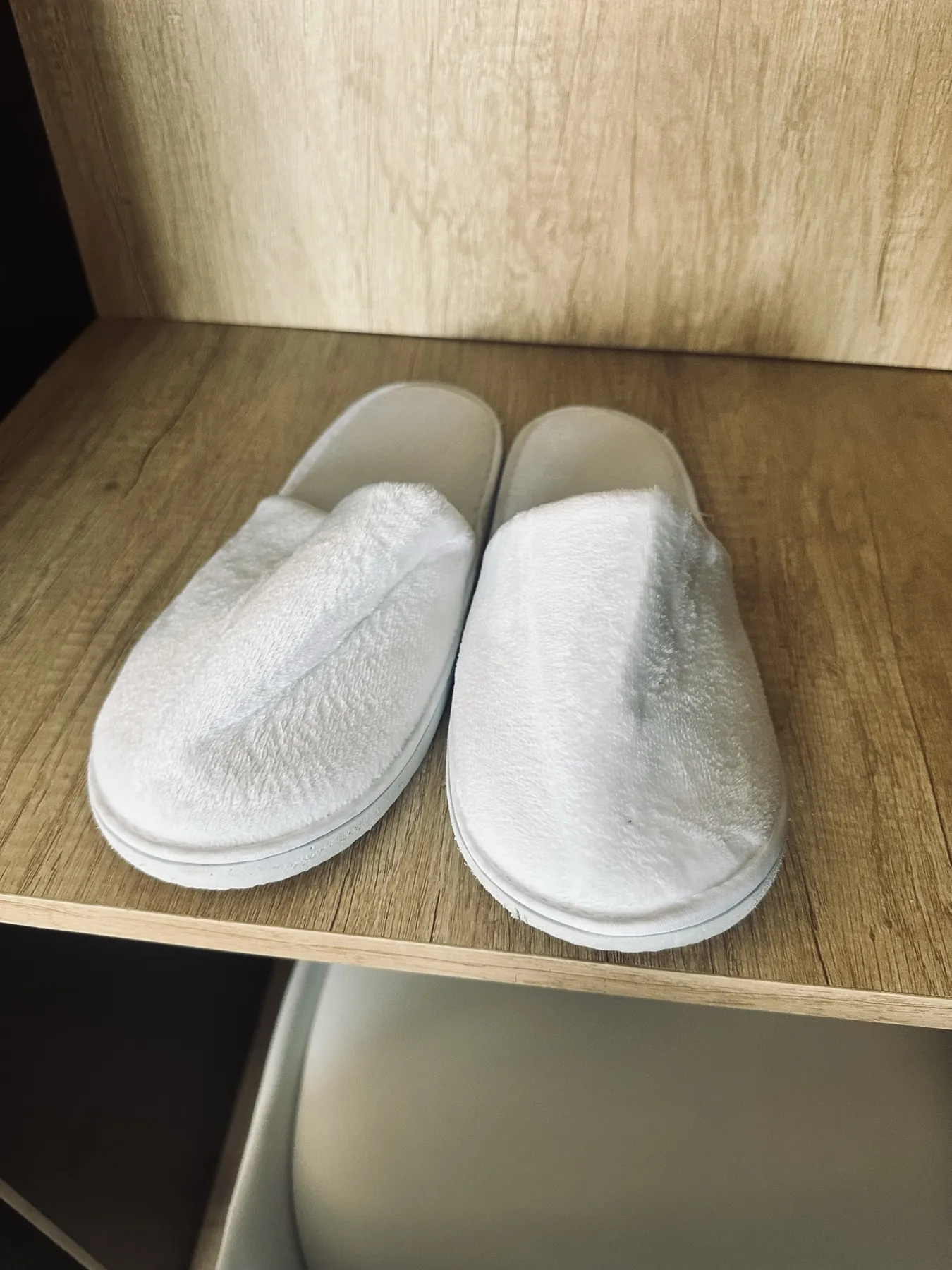 AM Résidence — les chaussons offerts