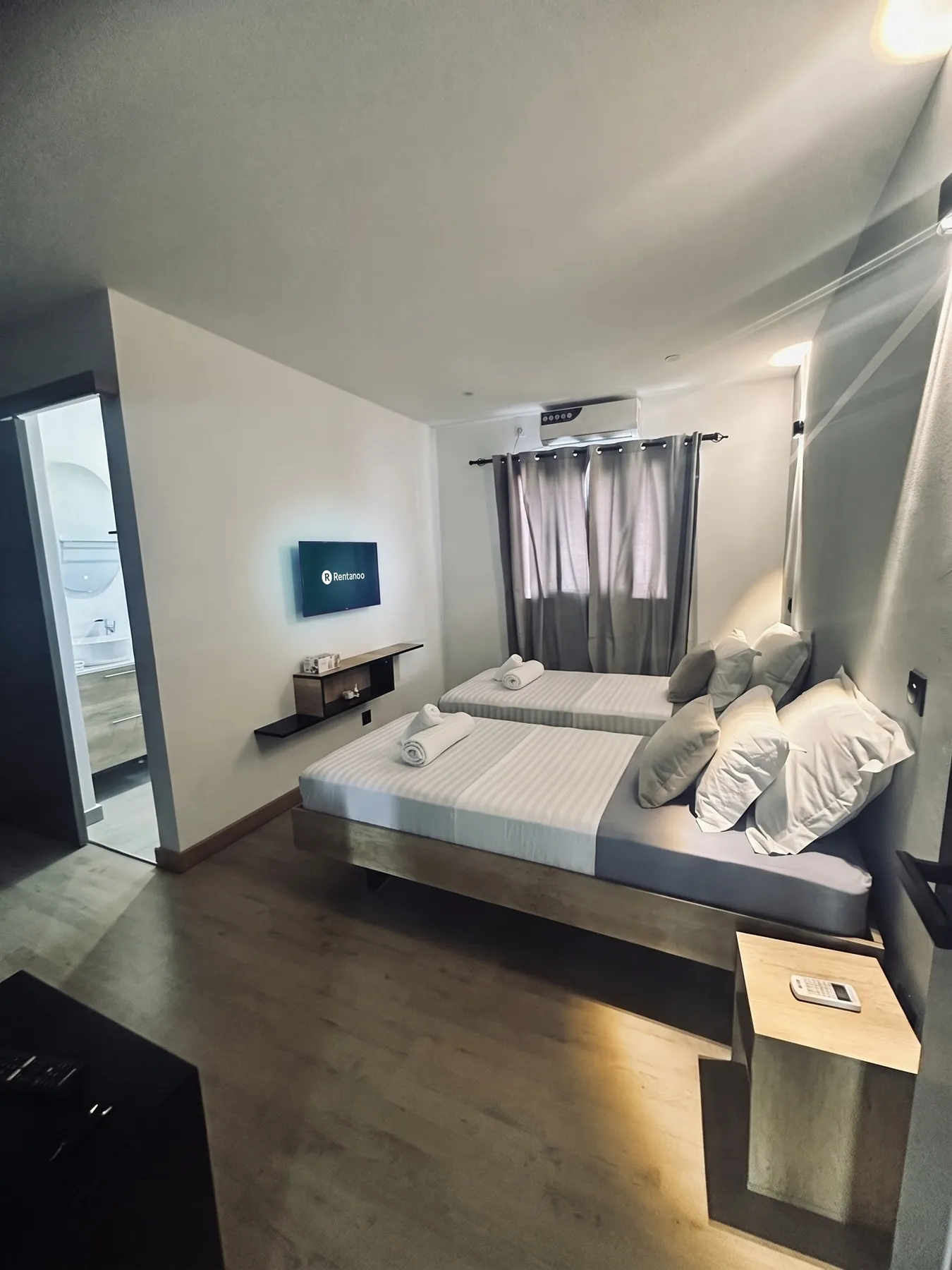 AM Résidence — chambre simple et sa fenêtre