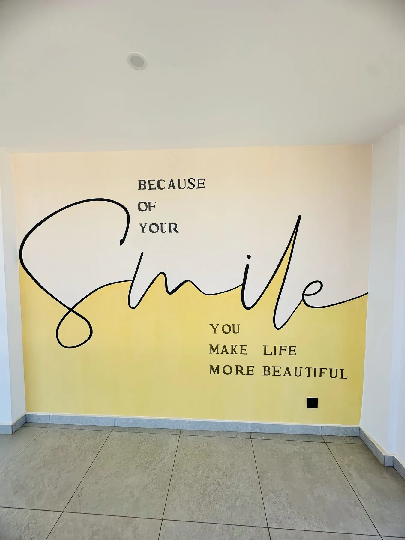 AM Résidence — le mur « Smile » dans les parties communes