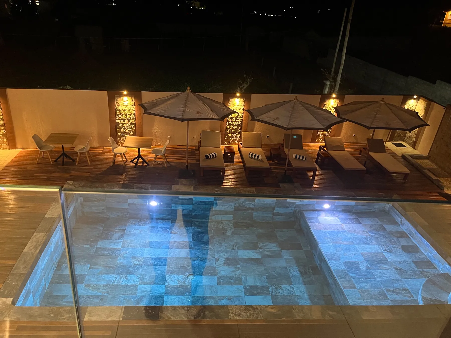 AM Résidence — la piscine de nuit